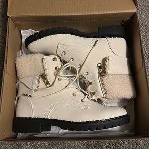 Size 9 white boots with fur at the top